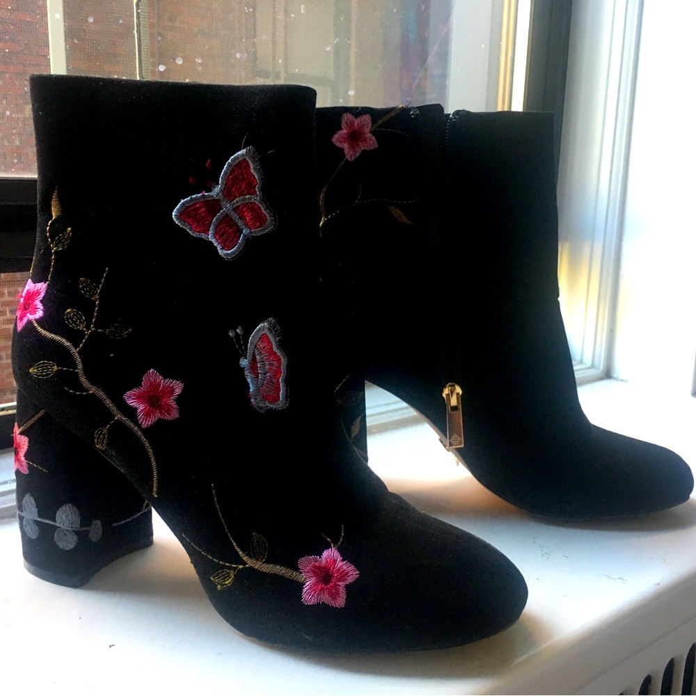 Flower heel boots